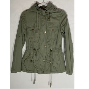 Military green jacket with zippers pockets and hood / zips, buttons, drawstring